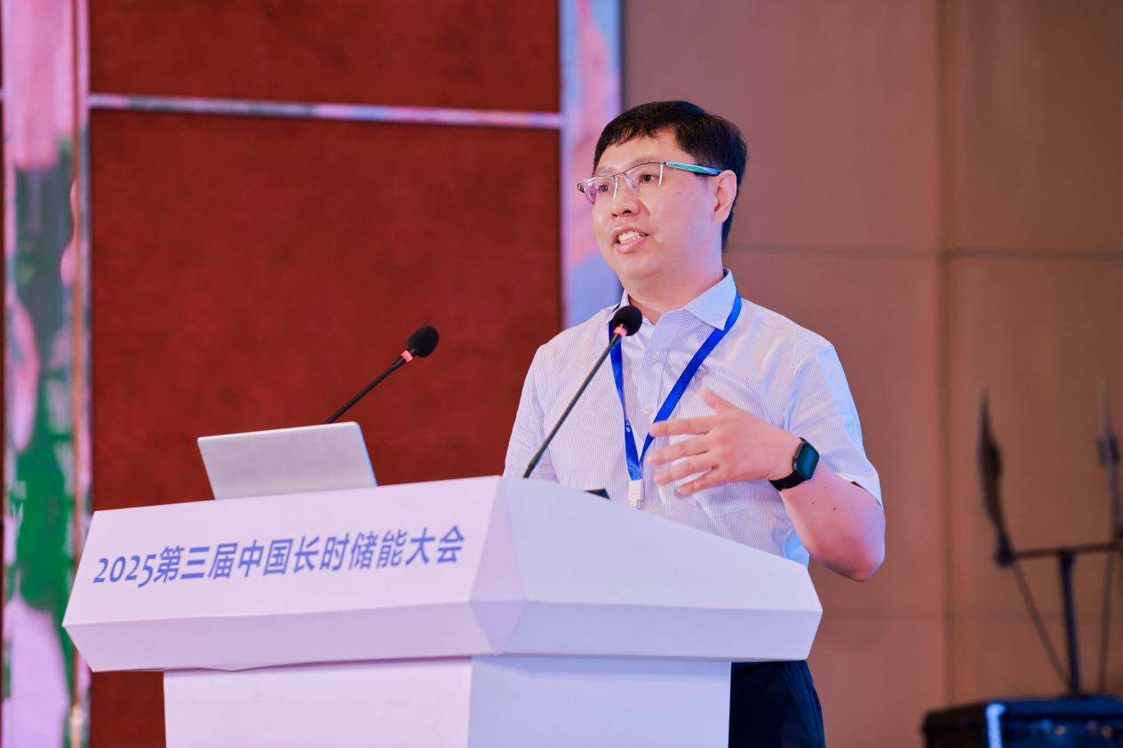 东方智储全钒液流电池技术闪耀2025第三届中国长时储能大会&mdash;&mdash;嵌入式BMS与液流电池储能矩阵引领长时储能创新